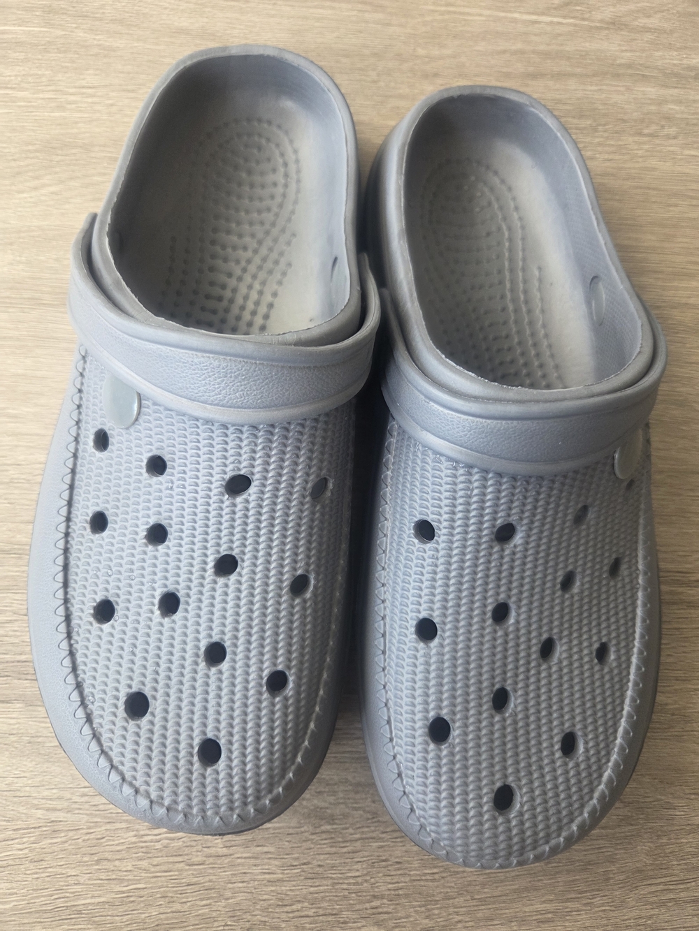 New Mens Lightweight Gray Slip-On Clog with Adjustable Heel Strap. Nice & Comfy